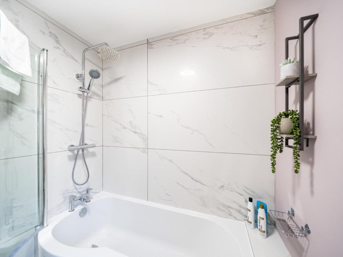 Pass The Keys 58 Lw Ave Stunning 2Br Terrace Top Location Lots Nearby بلفاست المظهر الخارجي الصورة